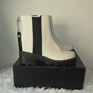 Sorel Joan Now Chelsea Boots Chalk Size US 12